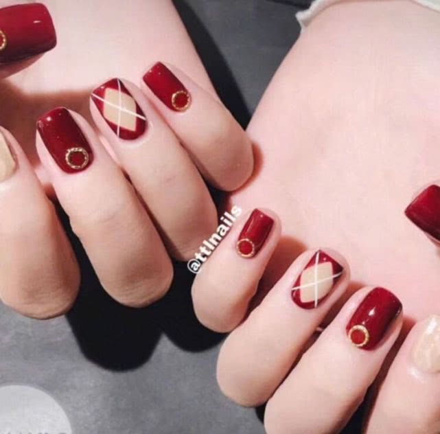 过年就涂柔和美甲本年度30个热搜甲款大吉大利喜气又显白