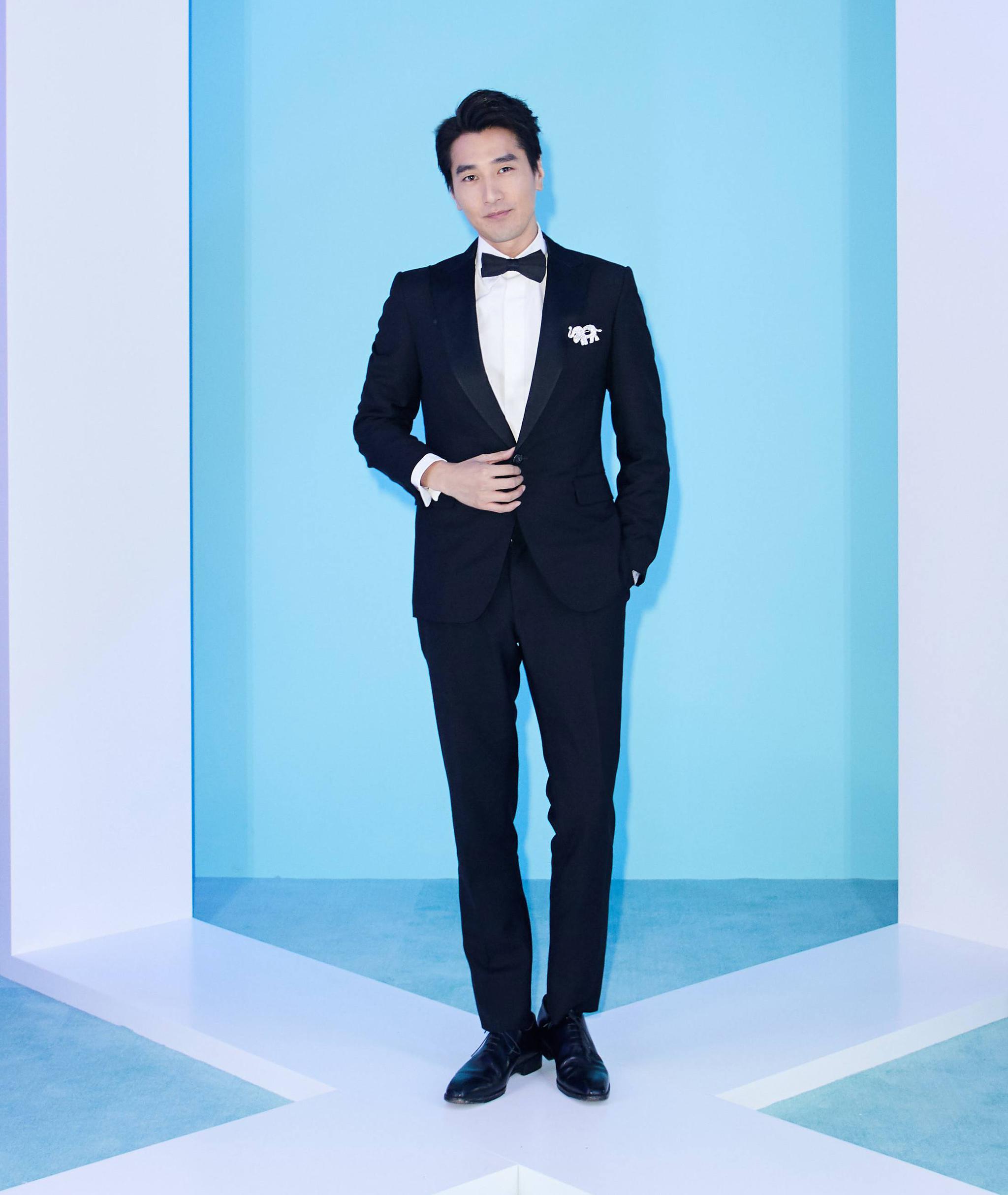 赵又廷发文宣布妻子高圆圆怀孕喜讯,即将步入三口之家!