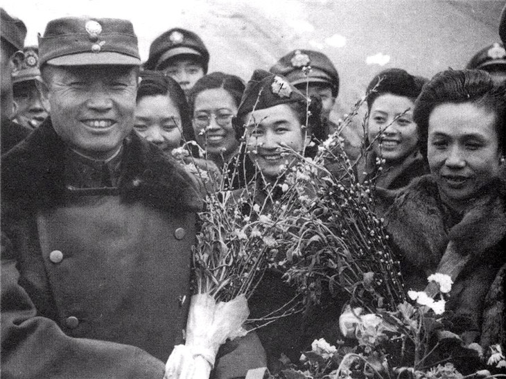 抗日战争胜利后国军占领东北军官耀武扬威开进沈阳