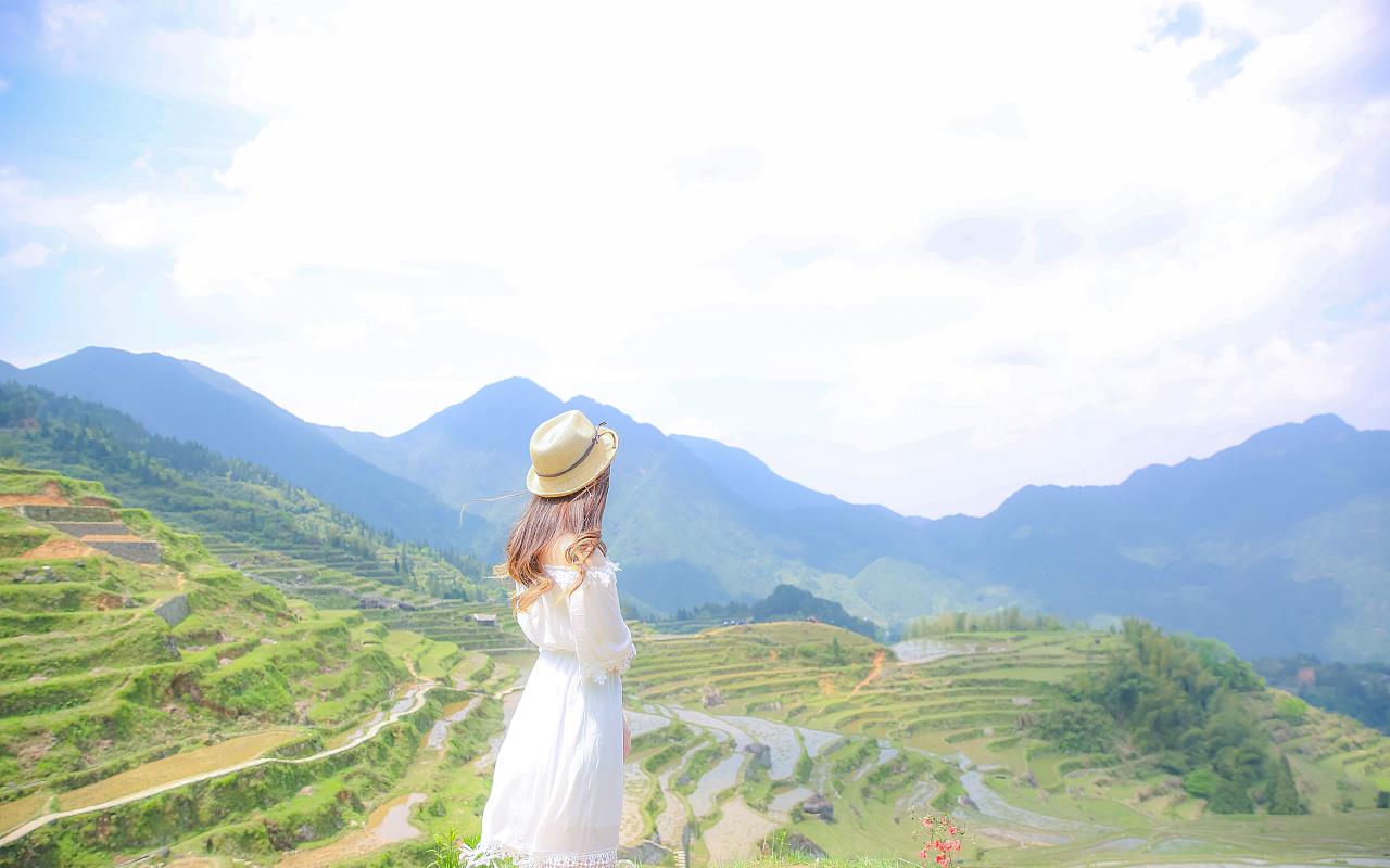 人像摄影技巧中的"轻时尚"技巧,服装搭配简单,那就拍背影照