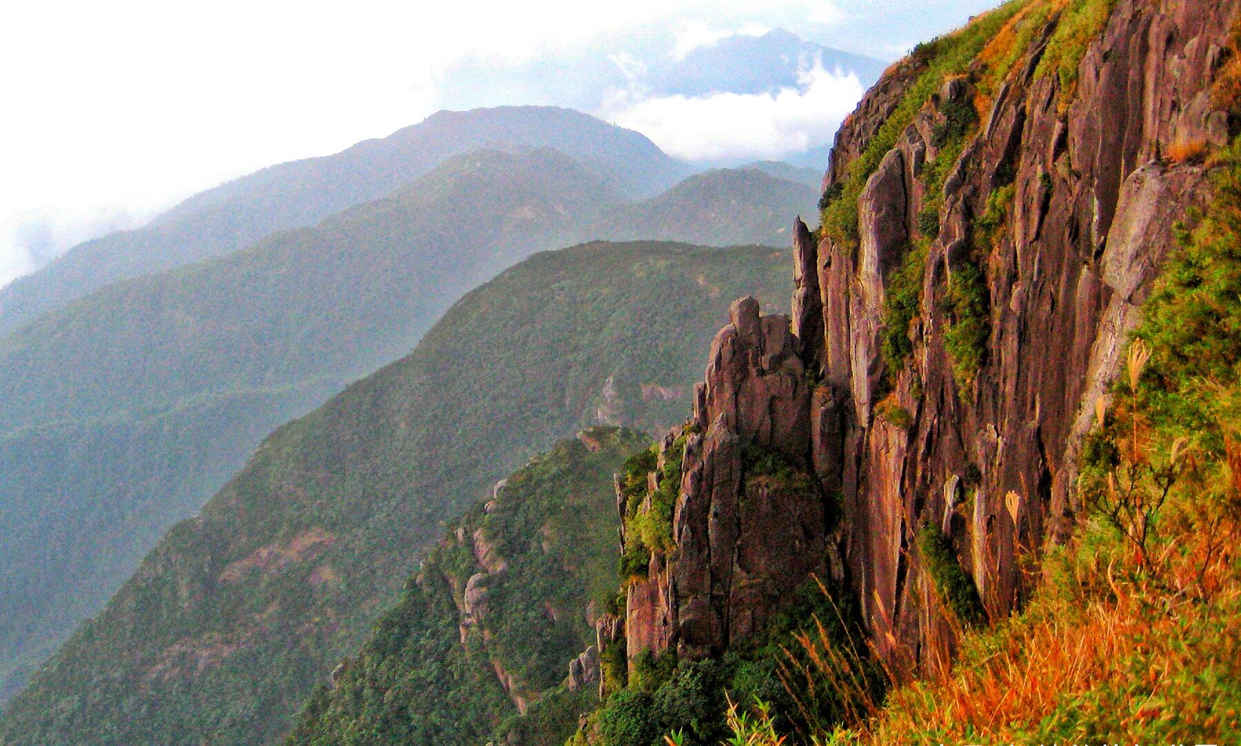 江西十大高山之齐云山海拔2069米,不用门票无须住店,风景壮观