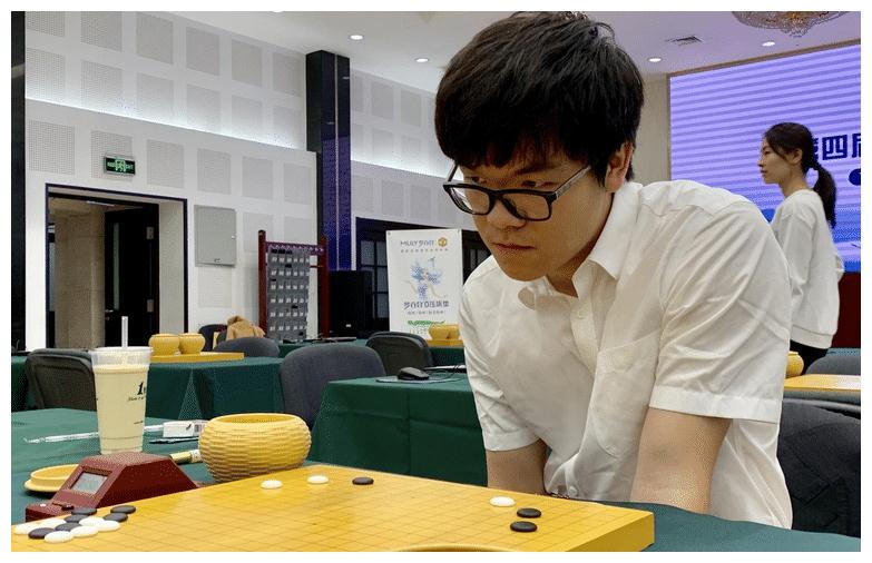 柯洁重登世界第一 中国厚度可怕前十占8席 韩国颓势日本太尴尬