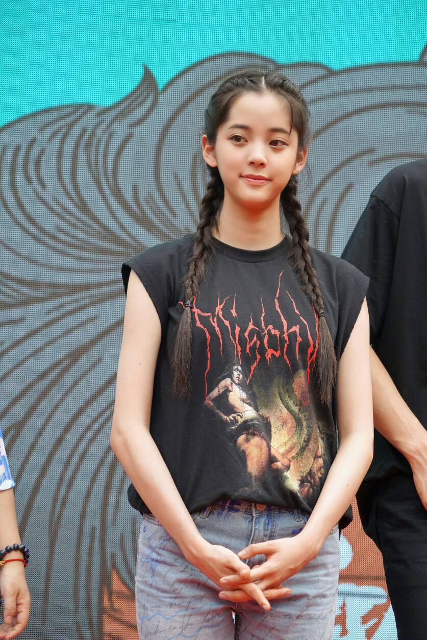 欧阳娜娜成陈冠希御用模特发福了许多回应长了不少肉肉