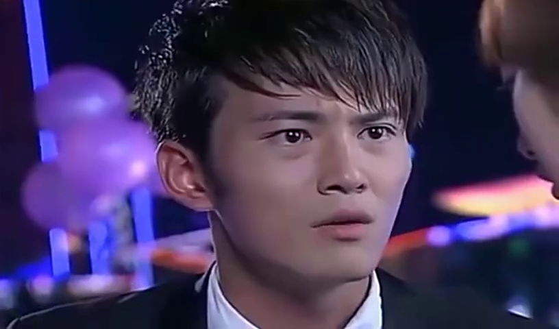 严立恒深情告白天美,天美主动献吻,立恒高兴的抱起了天美