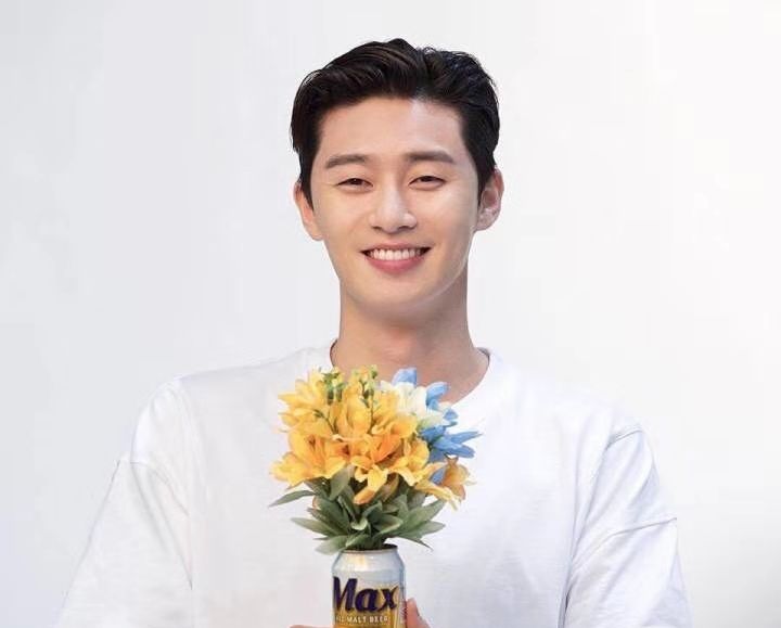 宝藏男孩朴叙俊,笑容像阳光般温暖,让人不禁沉迷