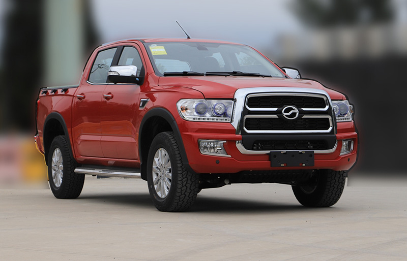 小号国产猛禽大皮卡!柴油四驱自动挡,不足15万