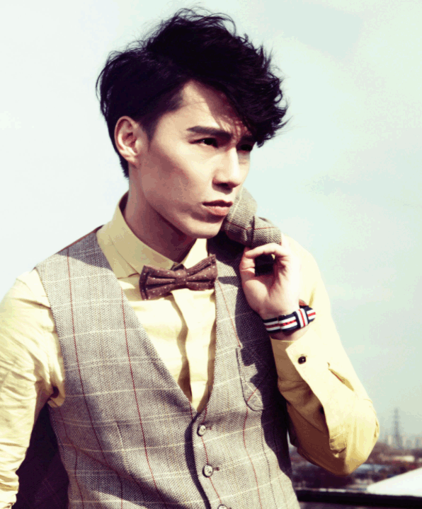 今天小编也是去找了他的近照,饰演旷野天的这位演员名叫王修泽