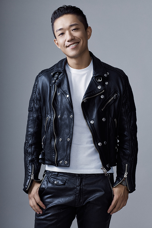 孟阿赛型男写真曝光 硬朗帅气展硬汉形象