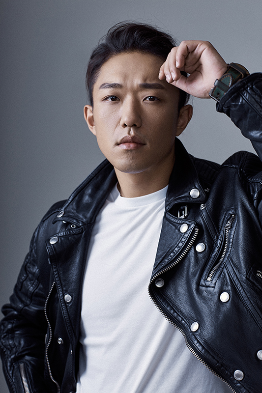 孟阿赛型男写真曝光 硬朗帅气展硬汉形象