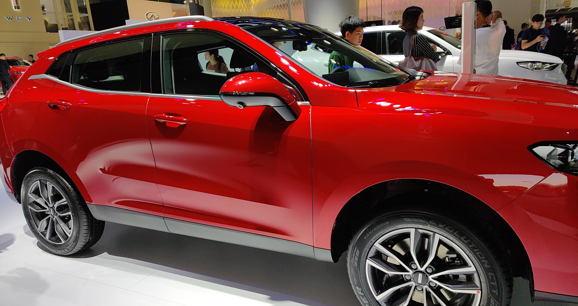 2020款长城vv5亮相,红色车身帅气无比,百公里油耗只有6.6升