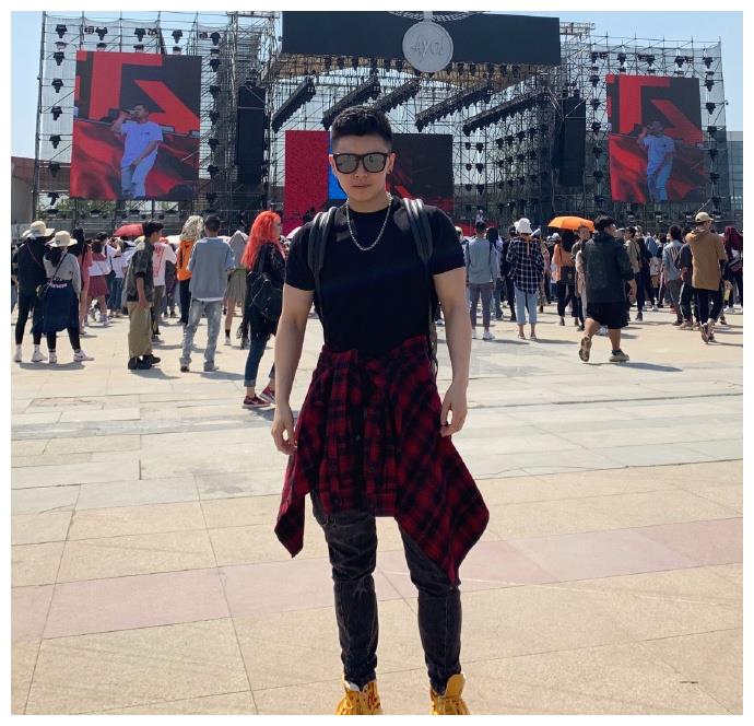 网友：很担心她嫁不出去！