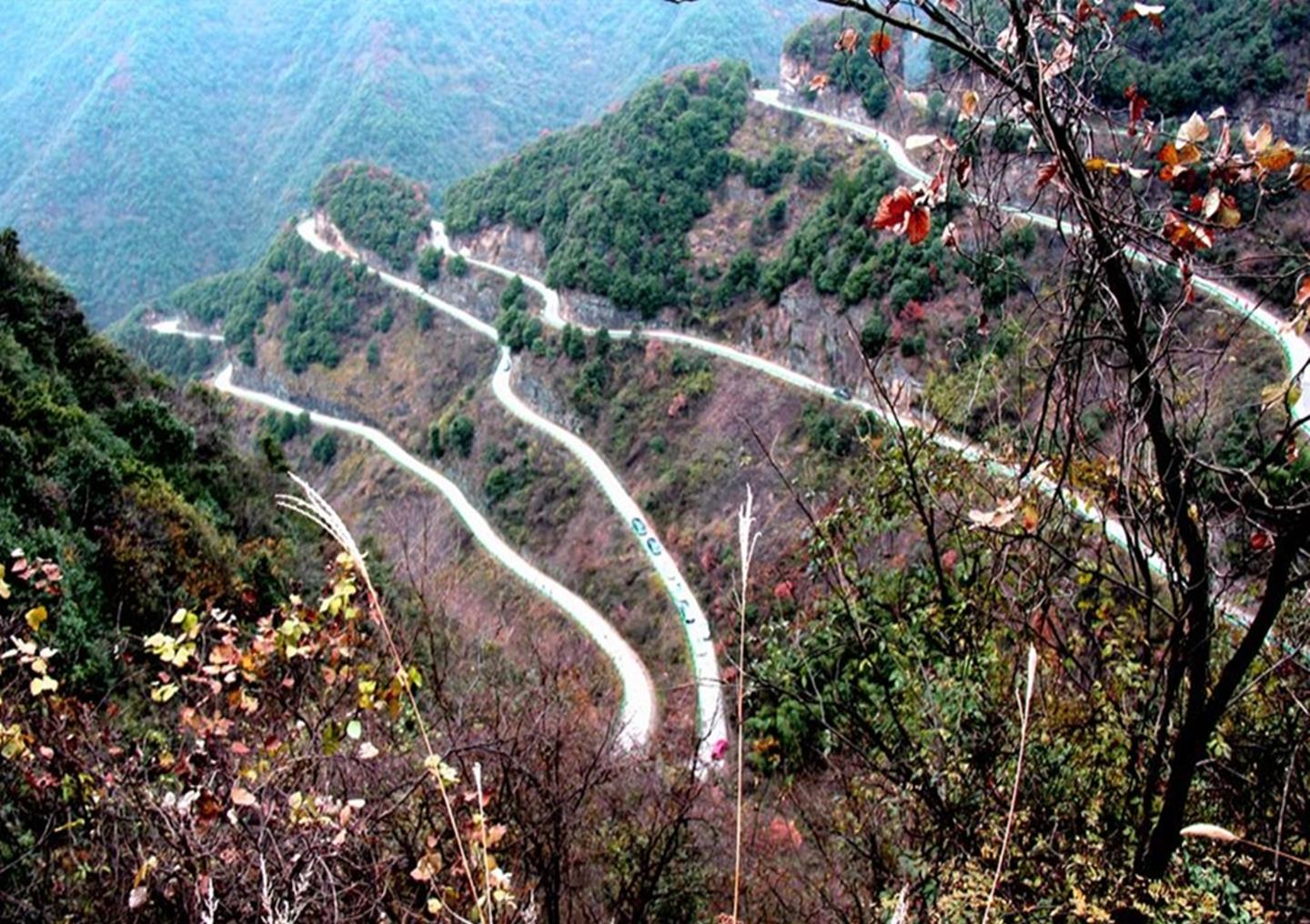 江南天路最精华路段—桃岭盘山公路