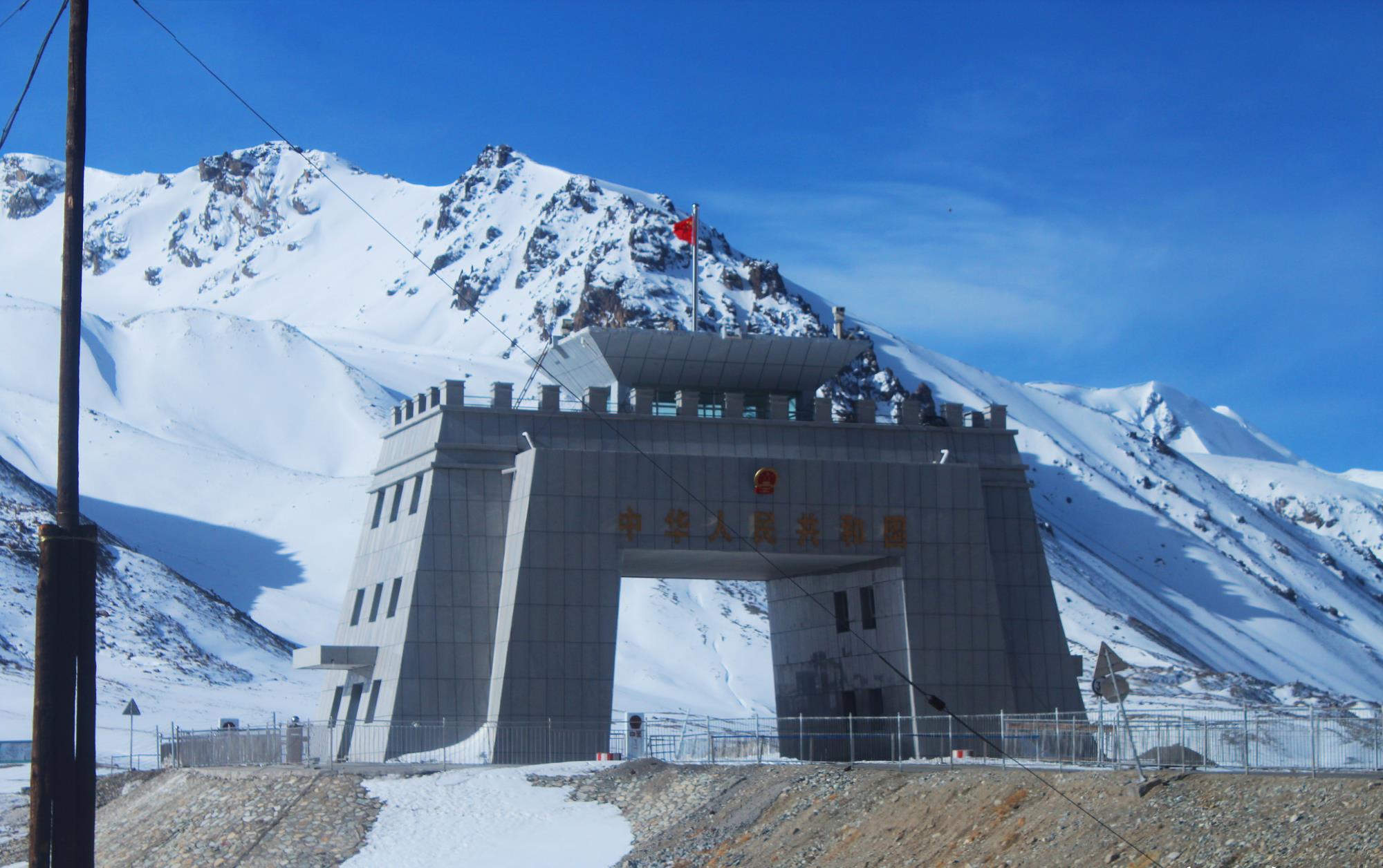 中国死亡之谷世界屋脊上最霸气的国门相信你一定有听过