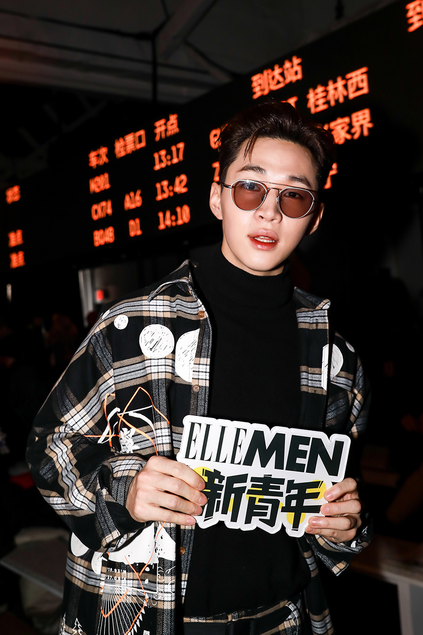 刘宪华纽约看秀玩转潮流元素 型男切换运动风展时尚驾驭力