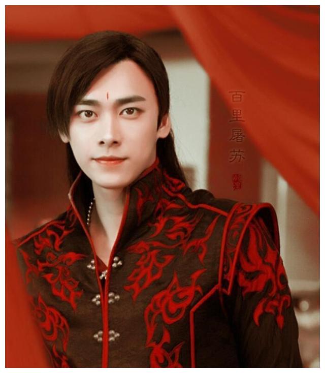 李易峰现在出演的古装还是比较少的,百里屠苏,张小凡,宁致远和陈三六