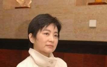 關之琳老了,林青霞老了,劉曉慶老了,唯獨她64歲像28歲姑娘
