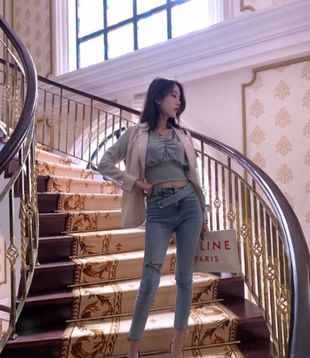 几年前爆红一字马女神卓仕琳 现结婚生子身材不像已是孩子的妈妈