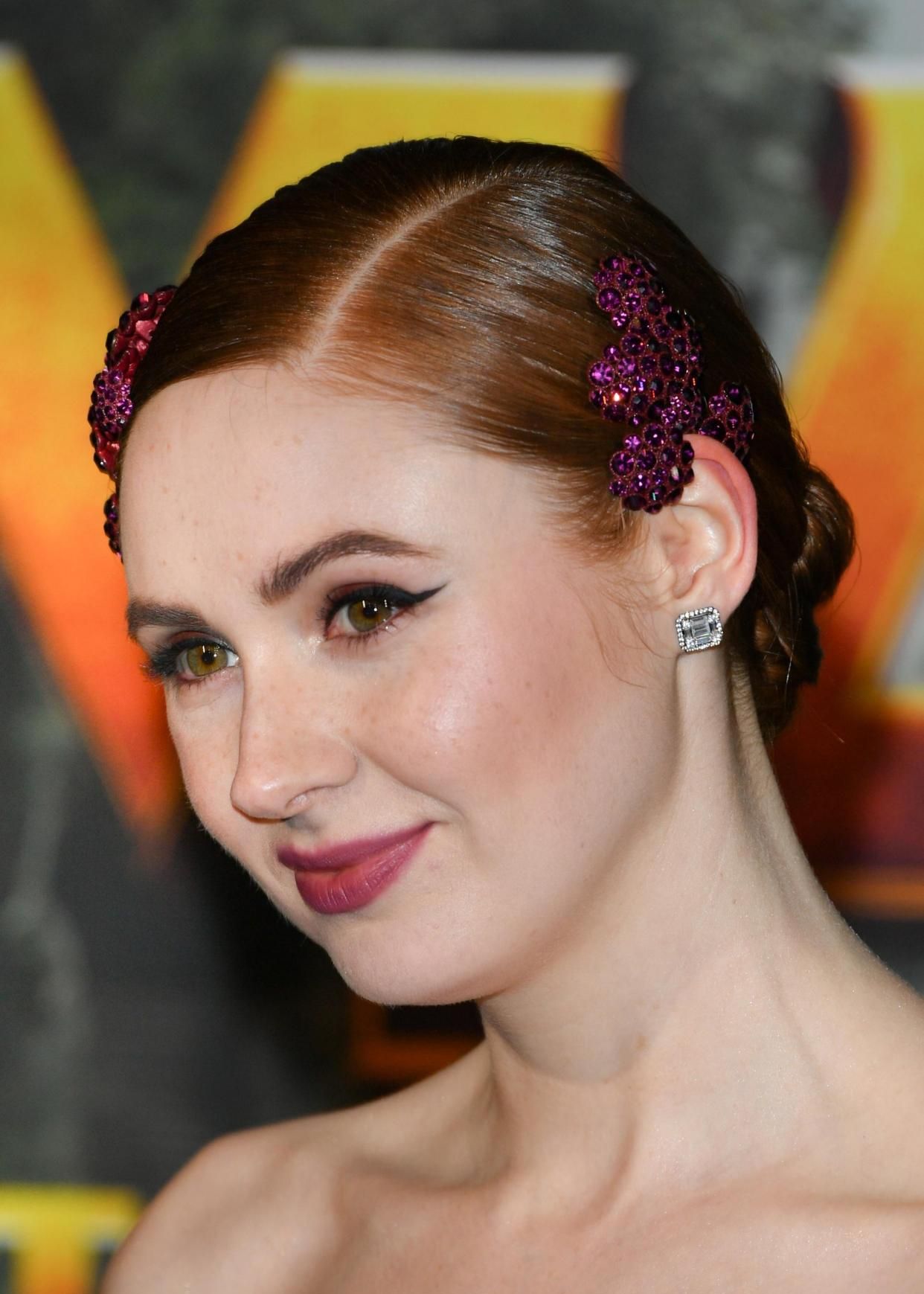 风姿绰约的女神凯伦.吉兰,巴黎首映式拍风韵美照