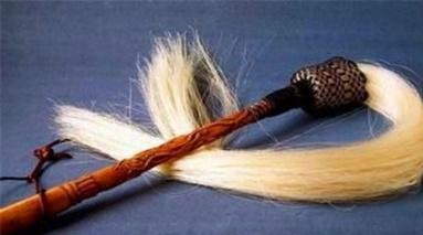 古代的太监, 为何要拿一把拂尘, 这把拂尘有什么用