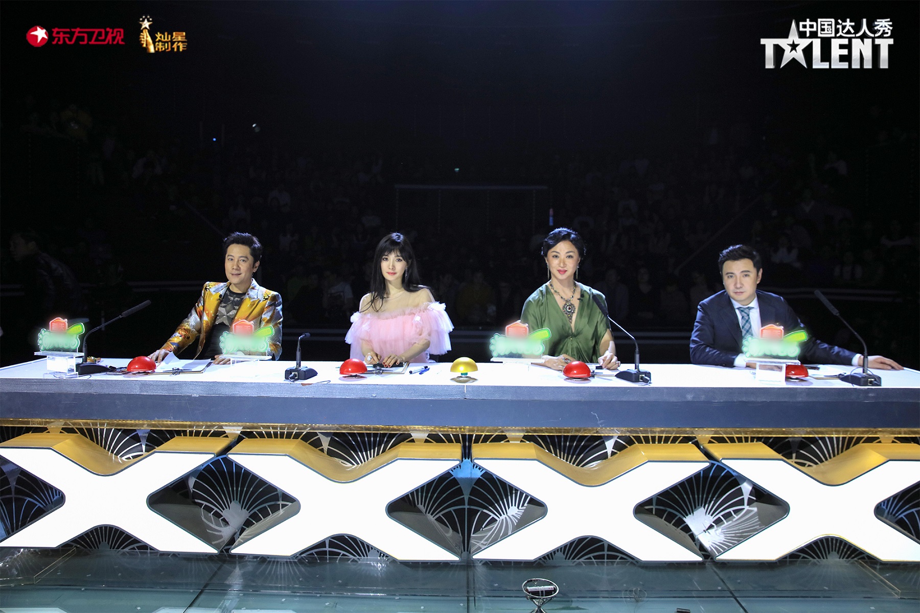 第六季中国达人秀温暖收官无人机表演荣膺年度达人