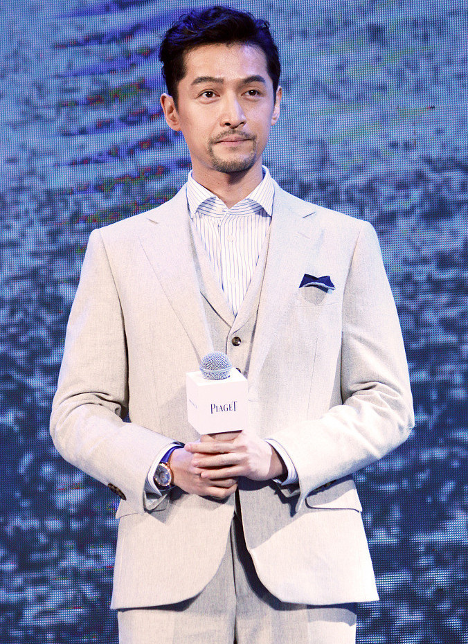 绅士也man!胡歌小胡须复古造型苏炸少女心