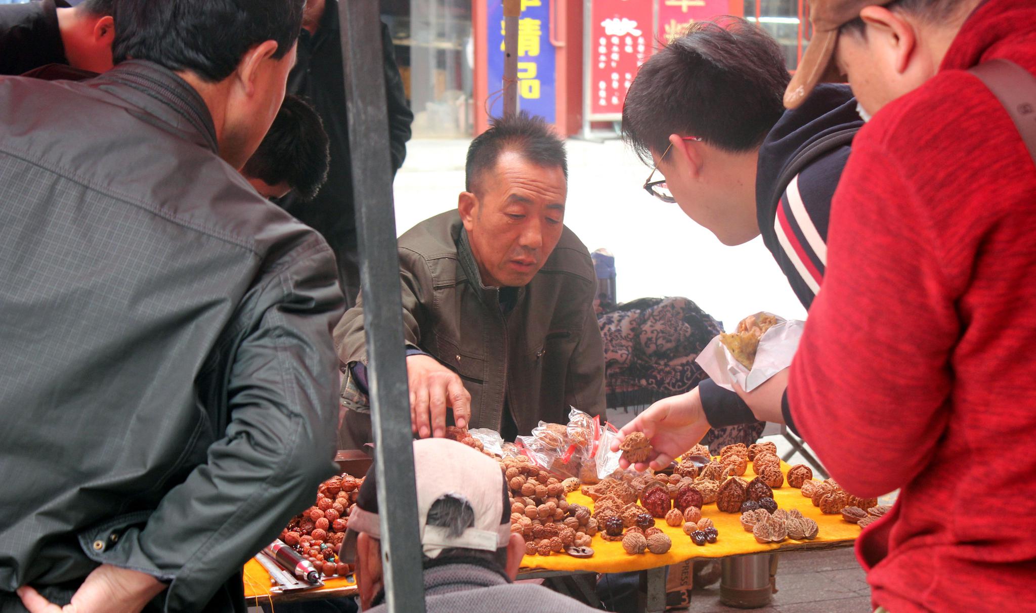 商家文玩核桃堪比食用核桃价格现在入手是好时机