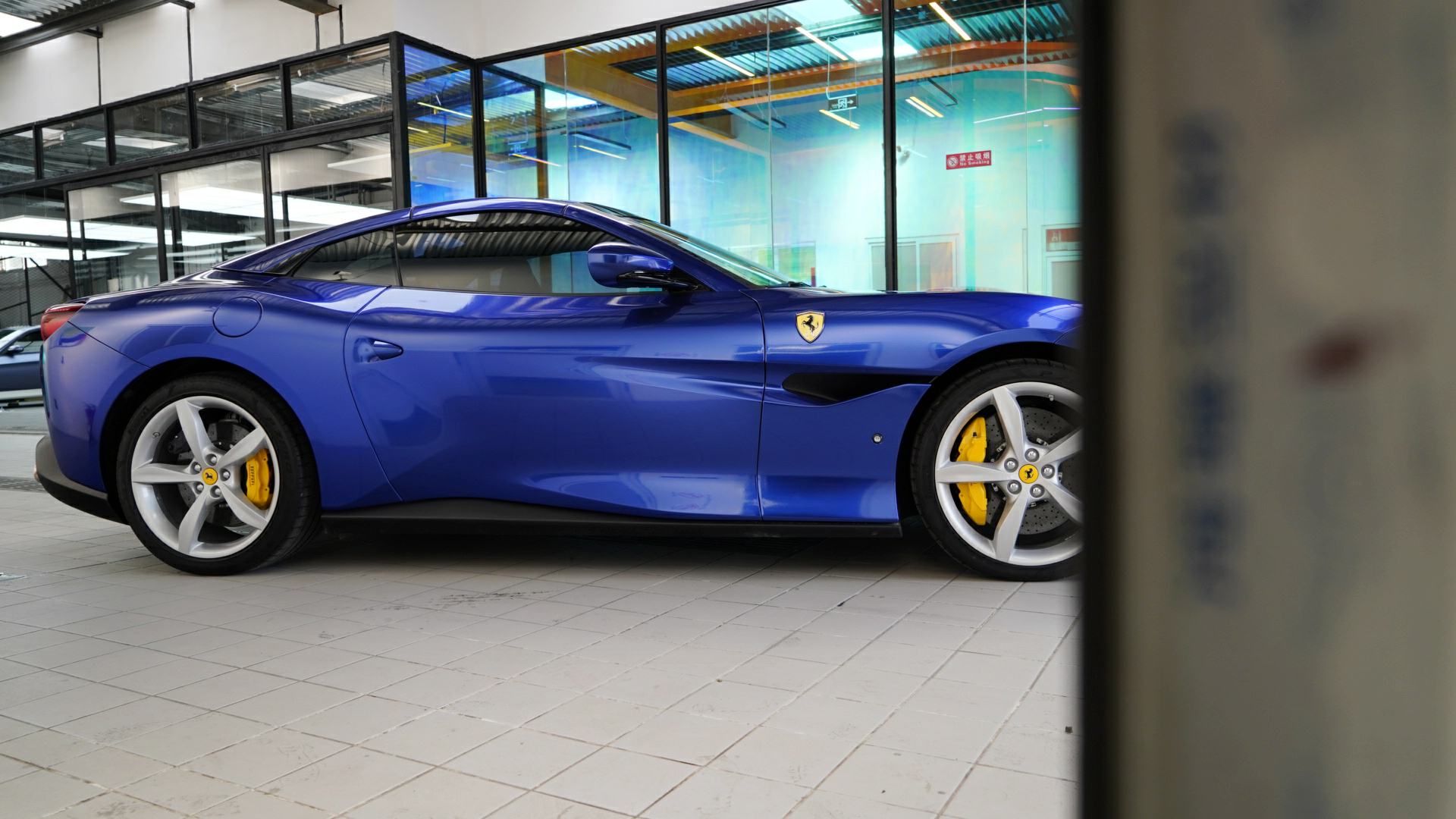 有一种香甜的味道法拉利portofino改色金属蓝莓色