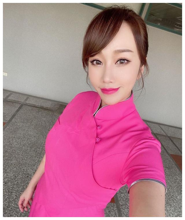林佩瑶重新穿空姐制服,网友惊艳不已:依然是心目中最美空姐无误