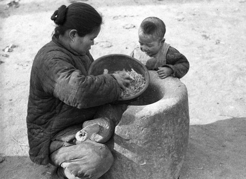 挨饿年代是什么体验?80张老照片真实还原1942大饥荒_新浪新闻