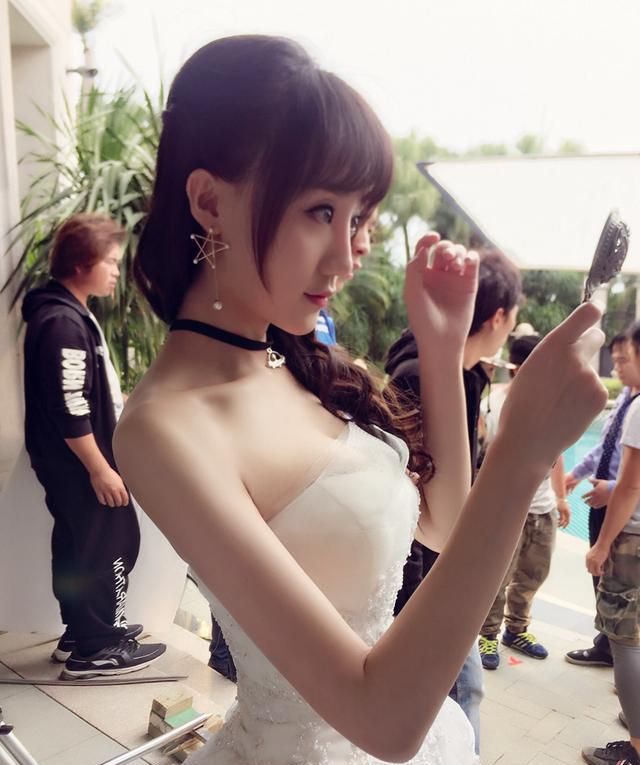 张冰倩热烈妩媚值得你去喜欢