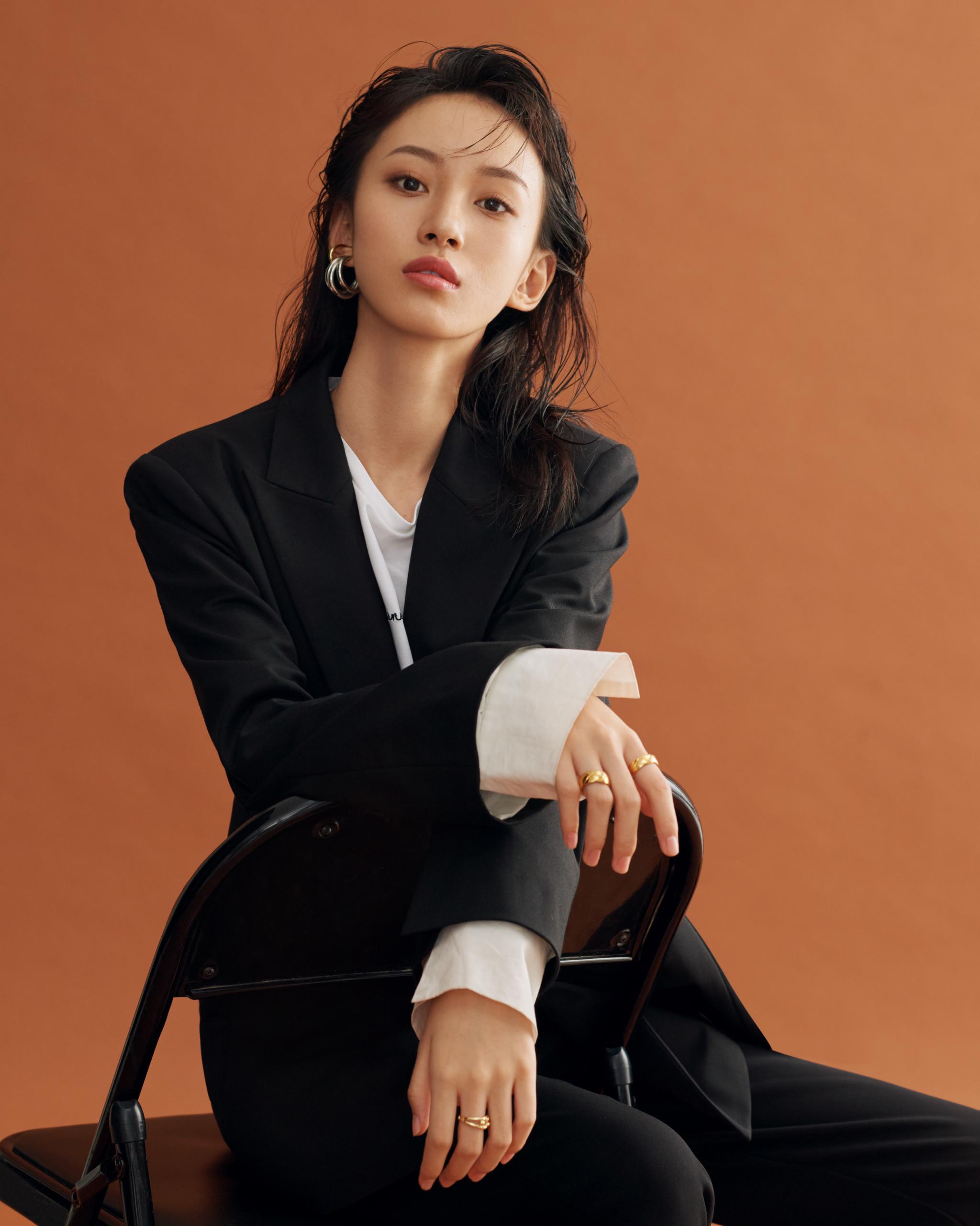 "小林志玲"王梓莼又美又飒 气质魂穿复古港风