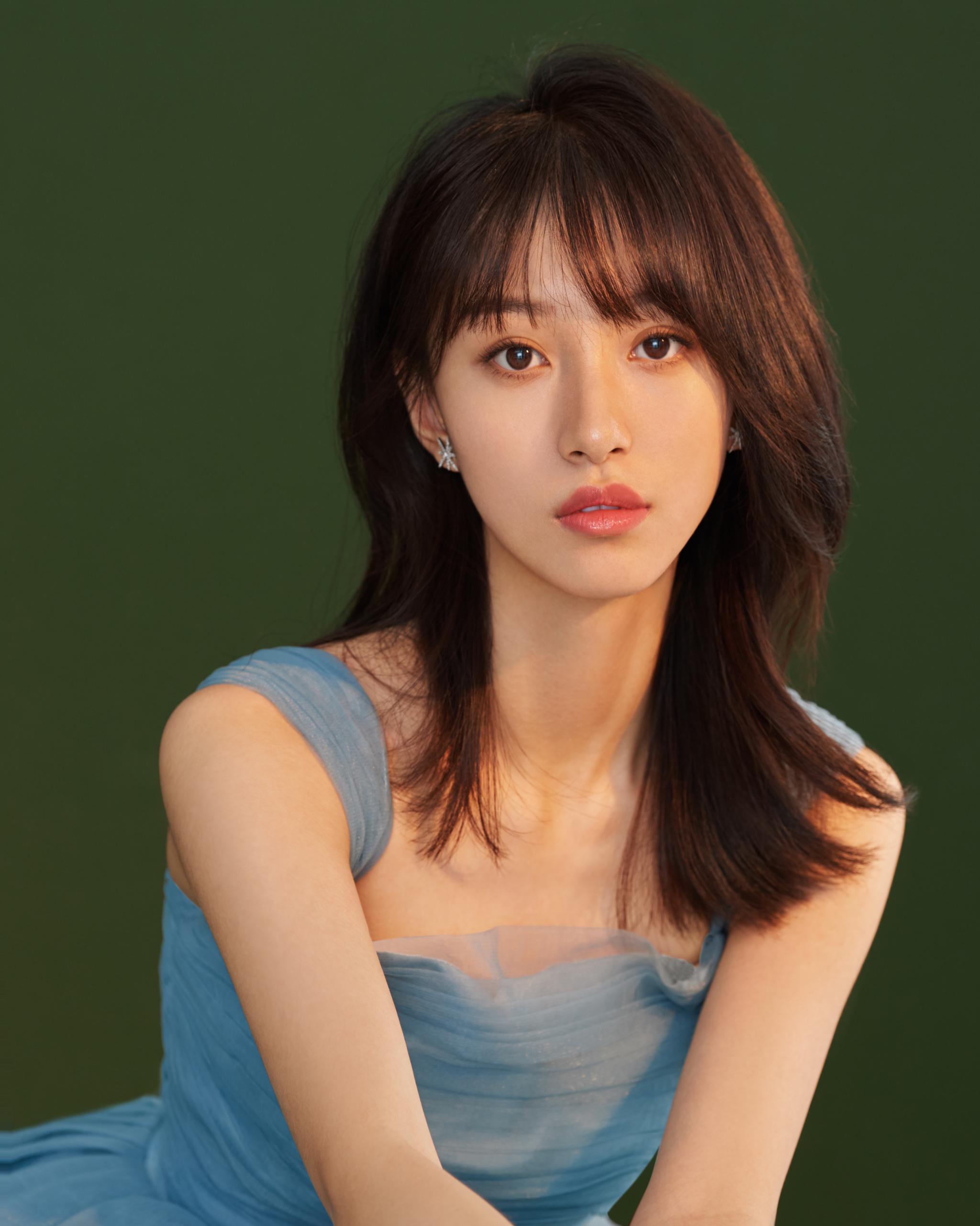 "小林志玲"王梓莼又美又飒 气质魂穿复古港风