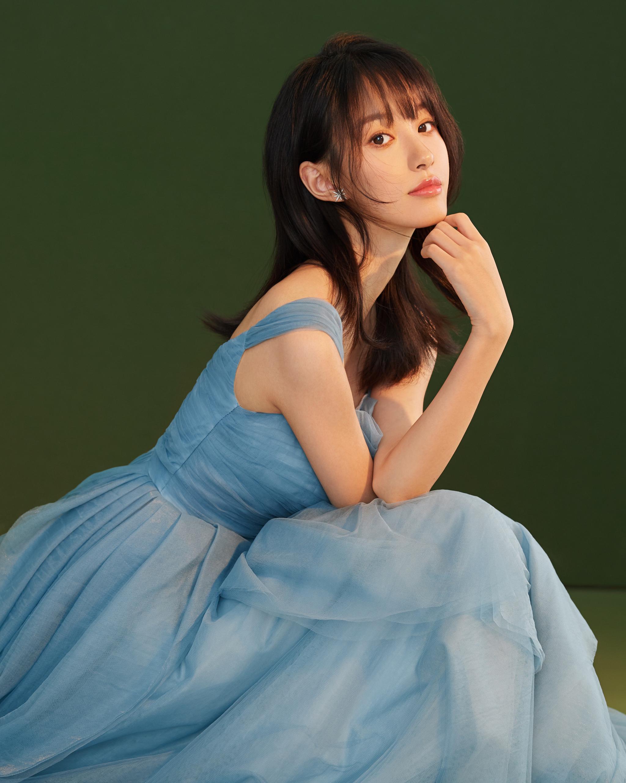 "小林志玲"王梓莼又美又飒 气质魂穿复古港风