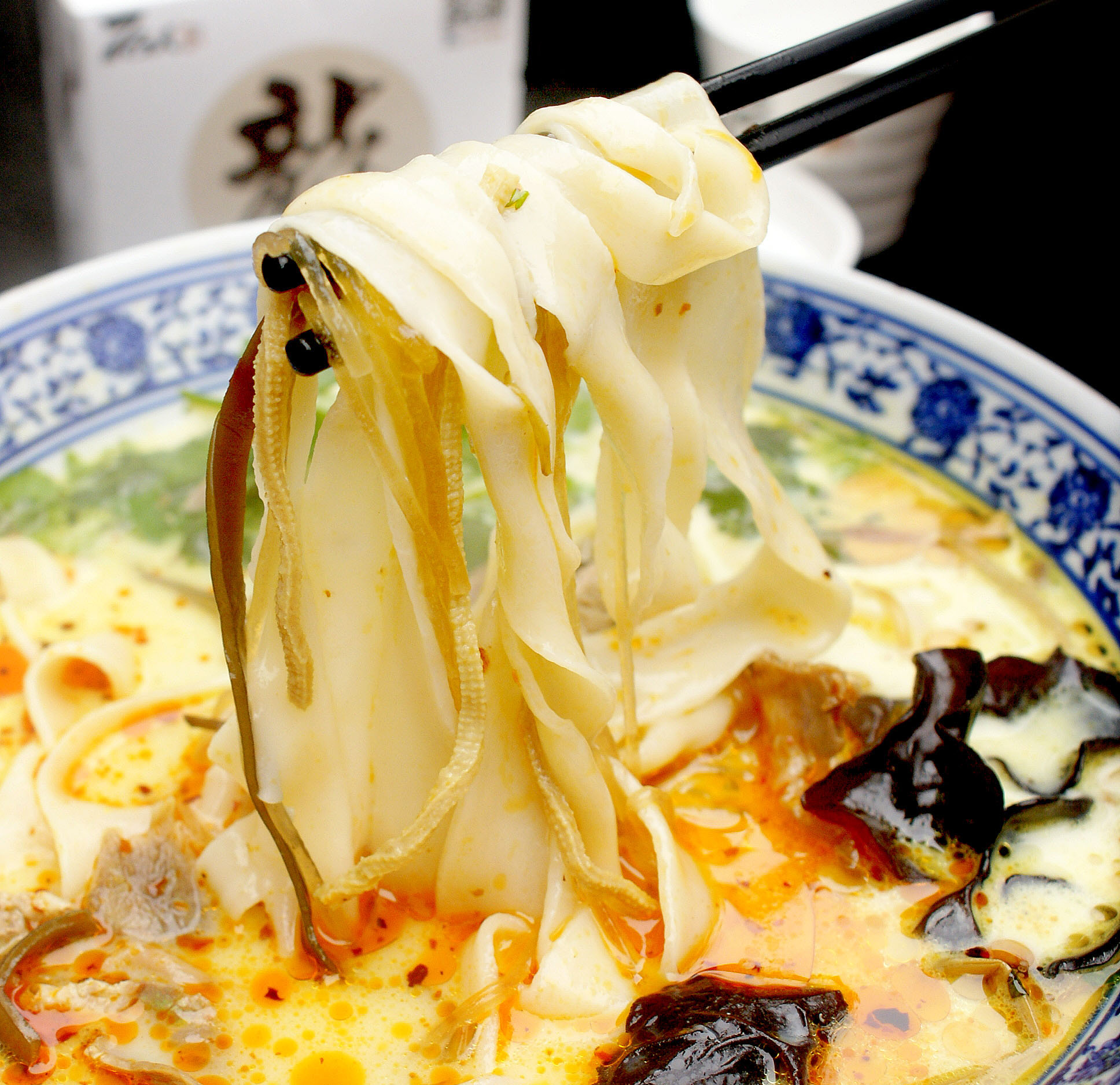 河南游子们,吃不上"妈妈牌"饺子,就吃它解馋|烩面|游子|饺子_新浪新闻