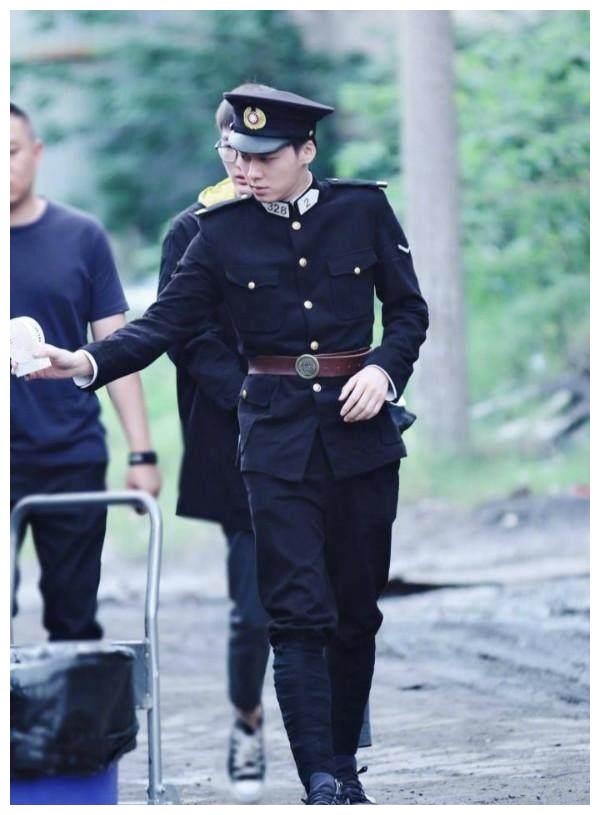 明星的宠粉小故事,鹿晗为粉丝清空购物车,千玺替粉丝赔付四千元