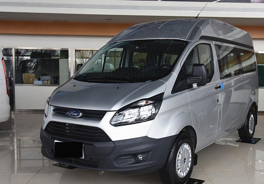 福特全顺汽油版,车长超5米3,车高超2.4米,比长城炮更能拉?