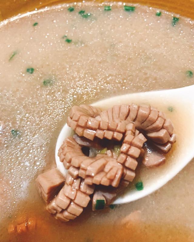 一道适合男士喝的汤,腰花清脆嫩滑,汤汁美味可口