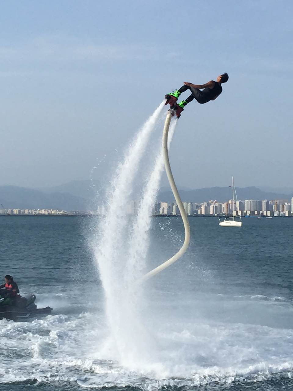海上趴必备体验项目,三亚有很多水上飞人的资深玩家