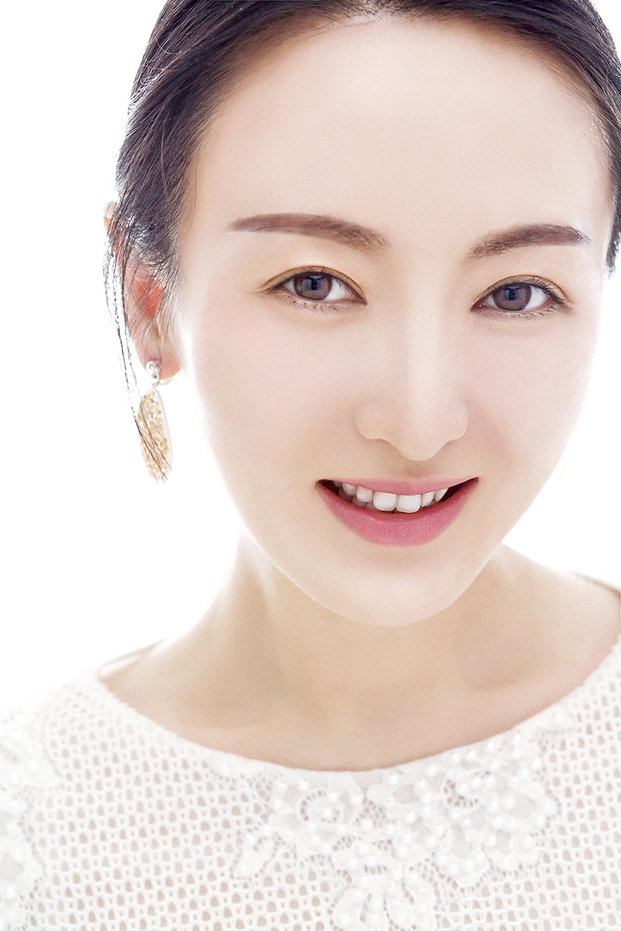 小何晴献声电影歌颂爱情 搭档万思维对唱《若只如当时》