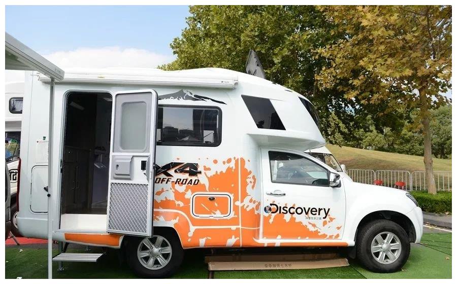 能坐6人的d-max房车,30多万配四驱油耗还不高,内部能住4口