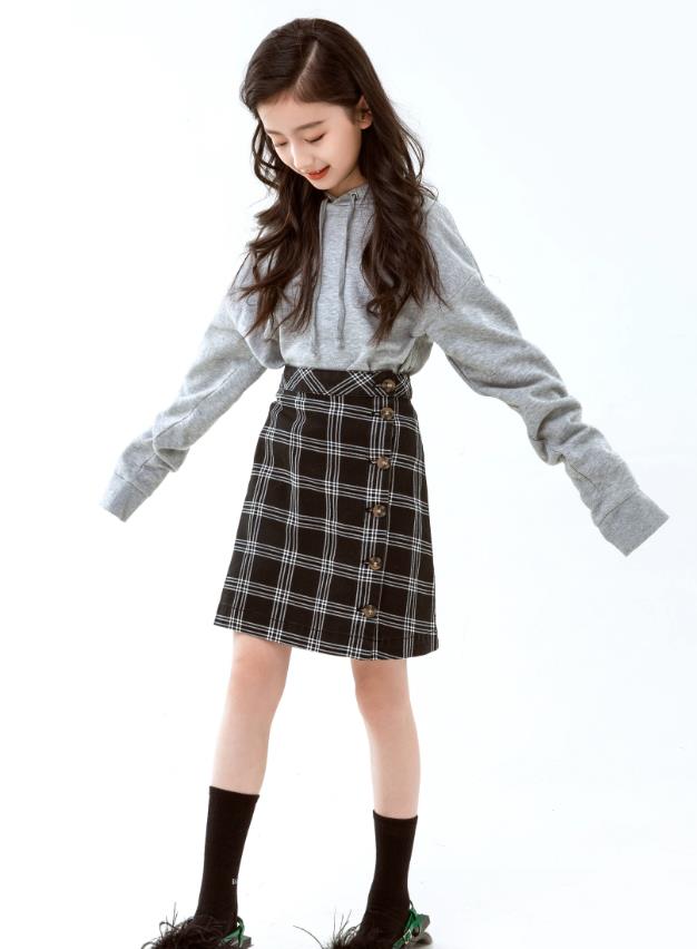 童模裴佳欣明明还没长大,就换了奶奶灰发色:确定是10岁?