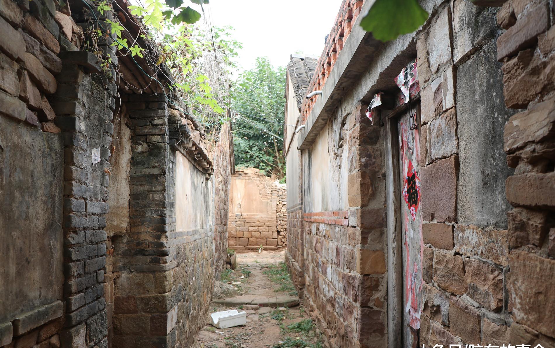 组图烟台莱阳一个村庄的实景名字叫做范家庄