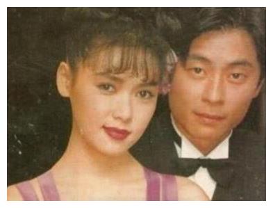 57岁王杰近照,身材发福一脸油腻,38岁女儿不当明星可惜了!|王杰|女儿|明星_新浪新闻