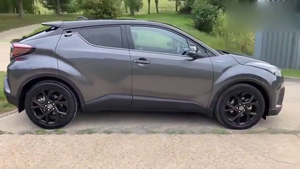 个性时尚又前卫,实拍黑色丰田CHR混动版