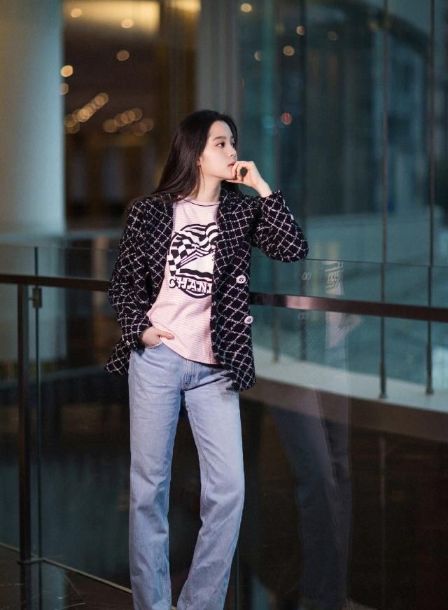 那就跟着明星们一起穿平价帆布鞋一样可以潮到爆