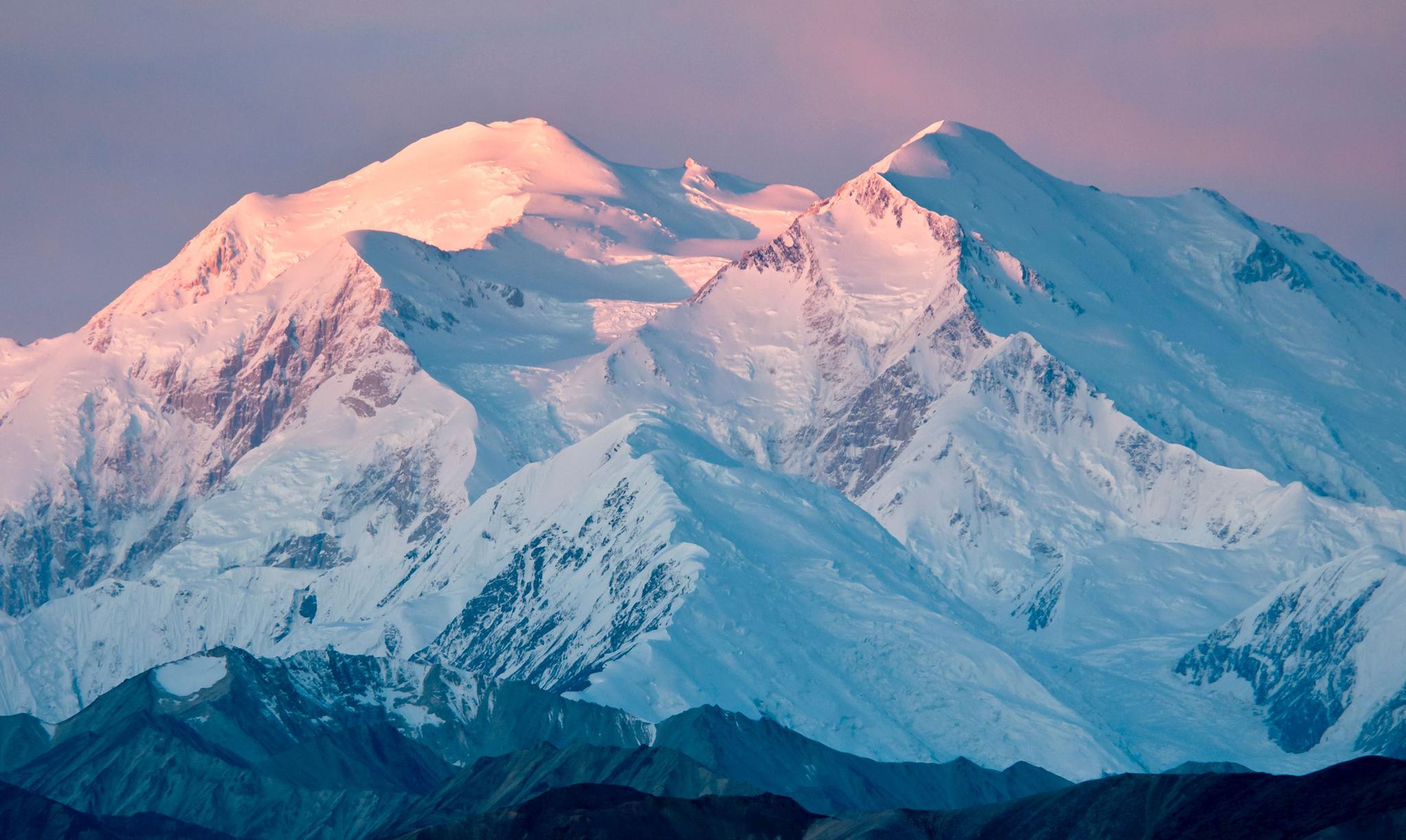 谷歌地图看地球:雪峰和冰川互相掩映的北美洲第一高峰