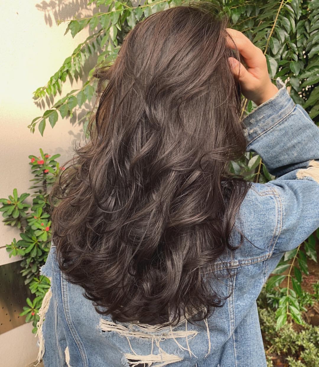 2019年长发流行这样烫小脸显瘦更修颜