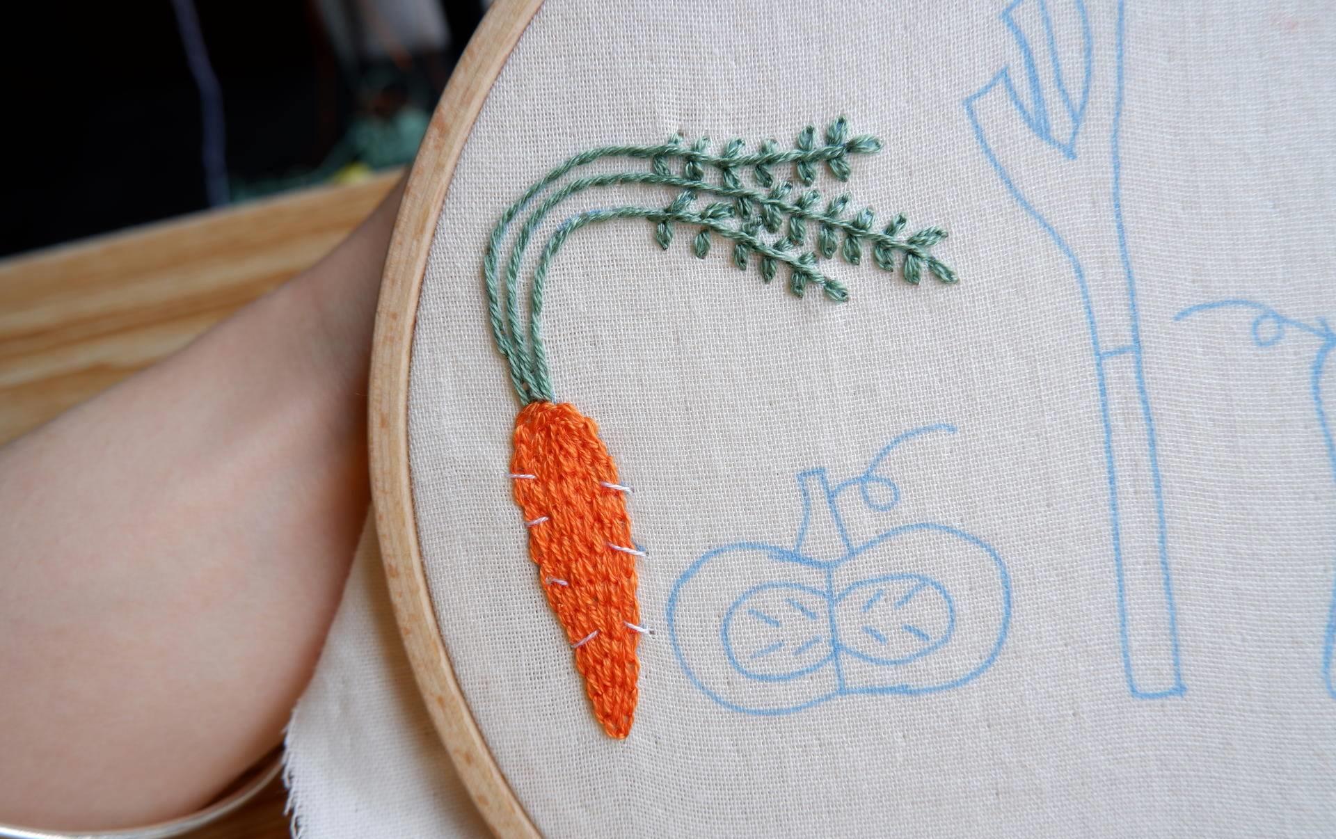 可盐可甜的水果小刺绣,橘色的c位担当——胡萝卜小刺绣教程