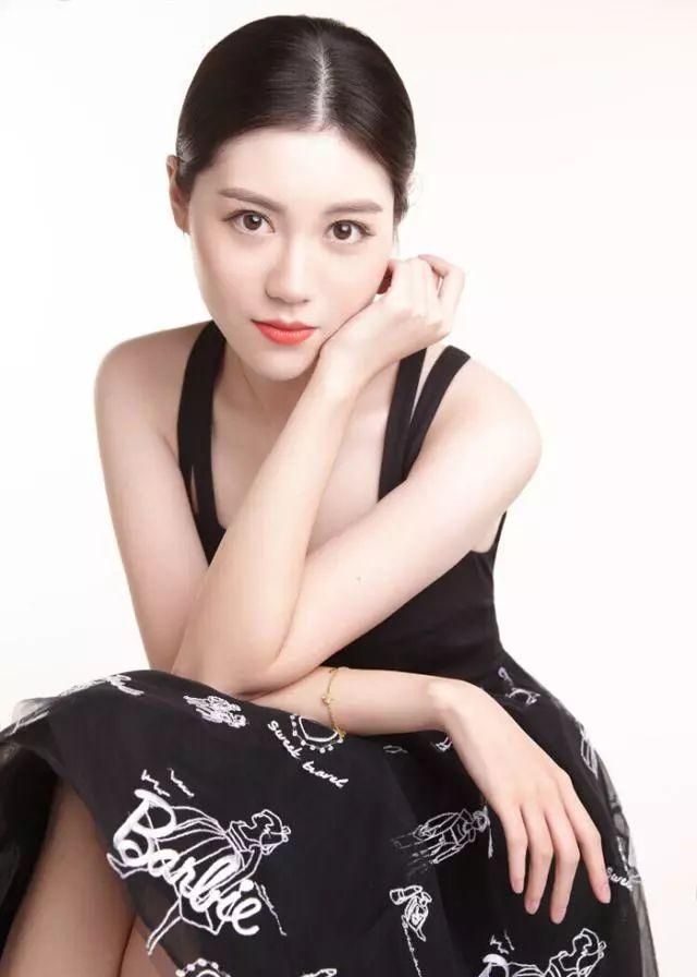 两版《暖春》小花都长大了，张妍御姐范，齐如意似邻家女孩！