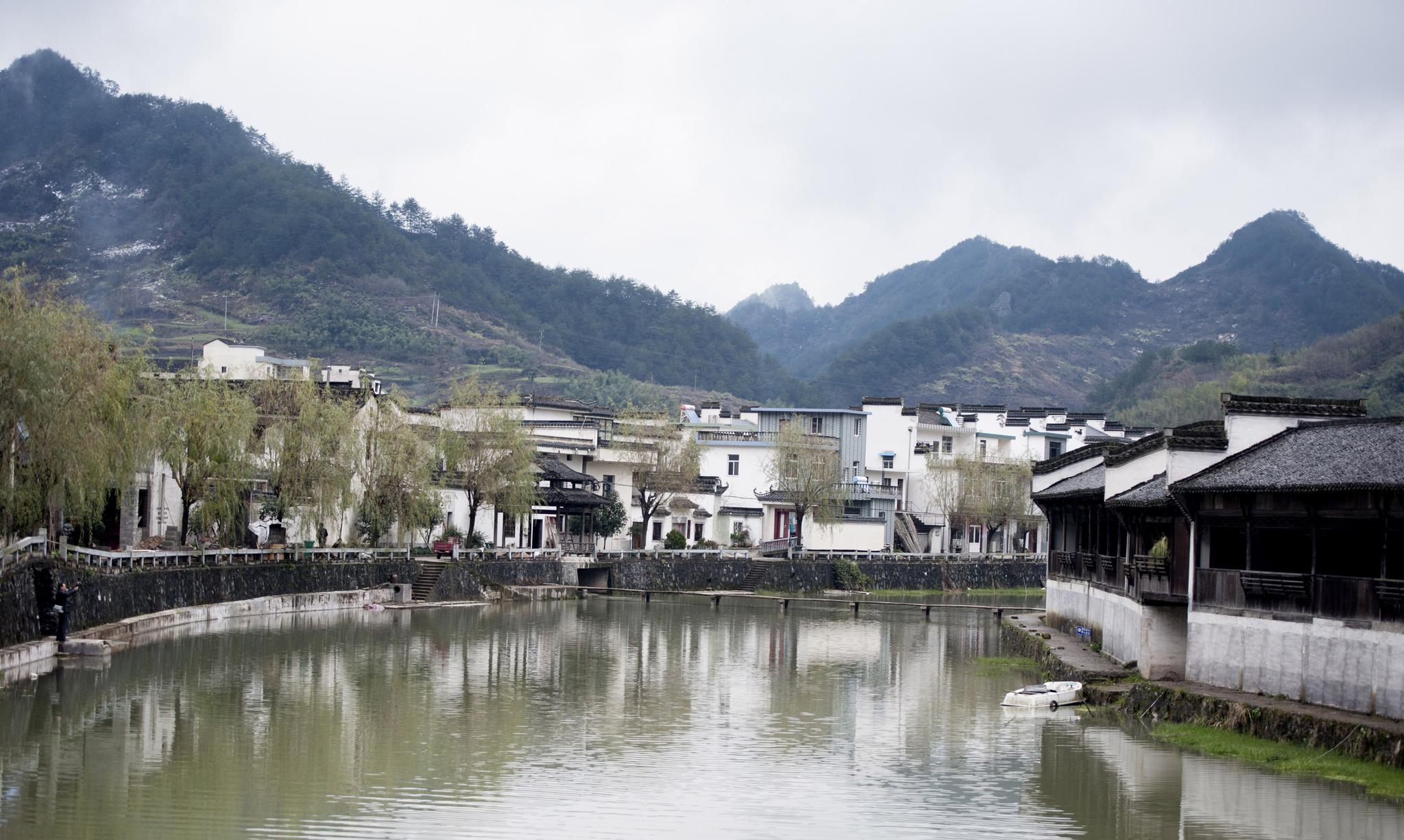 太极湖村,阴阳两极,相拥相抱,自然环境得天独厚